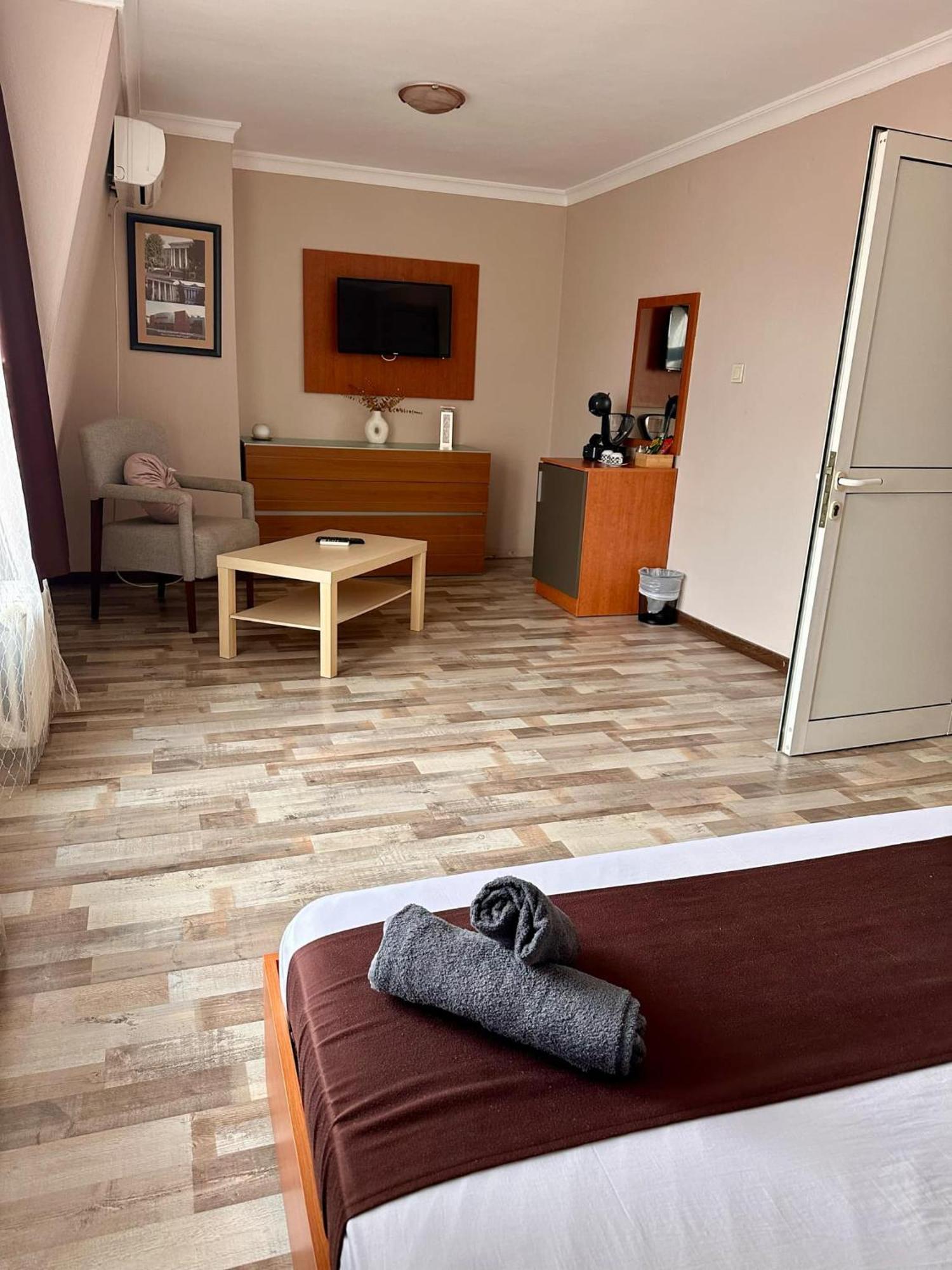 Hotel Oppium Restaurant & Garden Ρούσε Εξωτερικό φωτογραφία